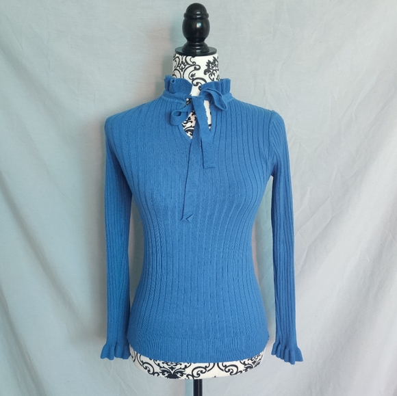 Lovely blue frill sweater - Picture 2 of 4
